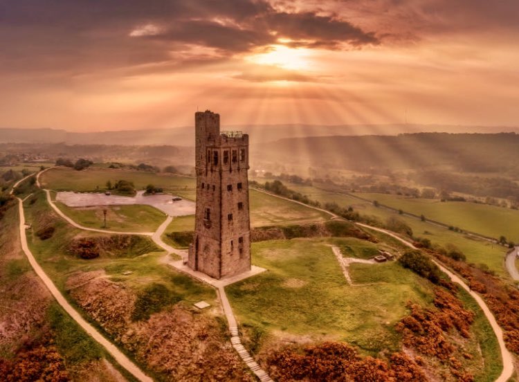 AtkinsonEdwin's tweet photo. Castle Hill West Yorkshire, stands proud over Huddersfield https://t.co/DZdAA8O5Bg