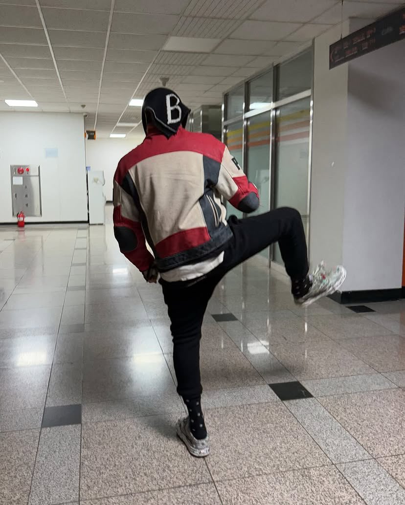 gdragon_pp's tweet photo. 움직이면서 까불다 찍히는 사진들이 조음 ㅋㅋㅋㅋ https://t.co/wzPm4mzoT9