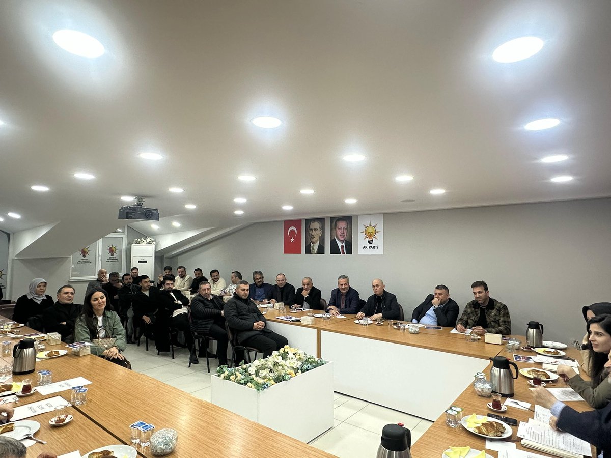 AK Parti Zeytinburnu (@akzeytinburnu) on Twitter photo Haftalık Olağan Yönetim Kurulu toplantımızı ilçe başkanımız Mustafa Yalçınkaya,İl Yönetim Kurulu üyemiz Kübra DURSUN başkanımızın katılımı ile gerçekleştirdik. Toplantımız hayırlara vesile olsun.
<a href="/abdullahozdemir/">Abdullah Özdemir</a>
<a href="/MustafaY_K/">Mustafa Yalçınkaya 🇹🇷</a>
<a href="/_kubradursun/">Kübra DURSUN</a> Haftalık Olağan Yönetim Kurulu toplantımızı ilçe başkanımız Mustafa Yalçınkaya,İl Yönetim Kurulu üyemiz Kübra DURSUN başkanımızın katılımı ile gerçekleştirdik. Toplantımız hayırlara vesile olsun.
<a href="/abdullahozdemir/">Abdullah Özdemir</a>
<a href="/MustafaY_K/">Mustafa Yalçınkaya 🇹🇷</a>
<a href="/_kubradursun/">Kübra DURSUN</a>