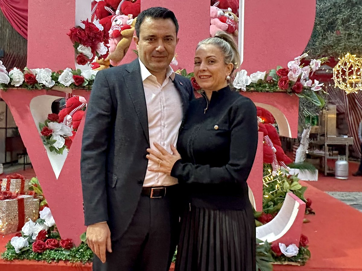 umuttuncertr's tweet photo. Hayatımın kıymetli varlığı, değerli eşim Aslı Tuncer, Profesörlük ünvanını aldı. Sevgi bağıyla kenetlenmiş hayat yolculuğumuzda güzel bir kavşağı dönmüş olduk. Vatanına milletine bağlı nice öğrenci evladımızı yetiştirdik, Rabbim daha nicelerini yetiştirmeyi nasip etsin. https://t.co/uxcuozbZ7X