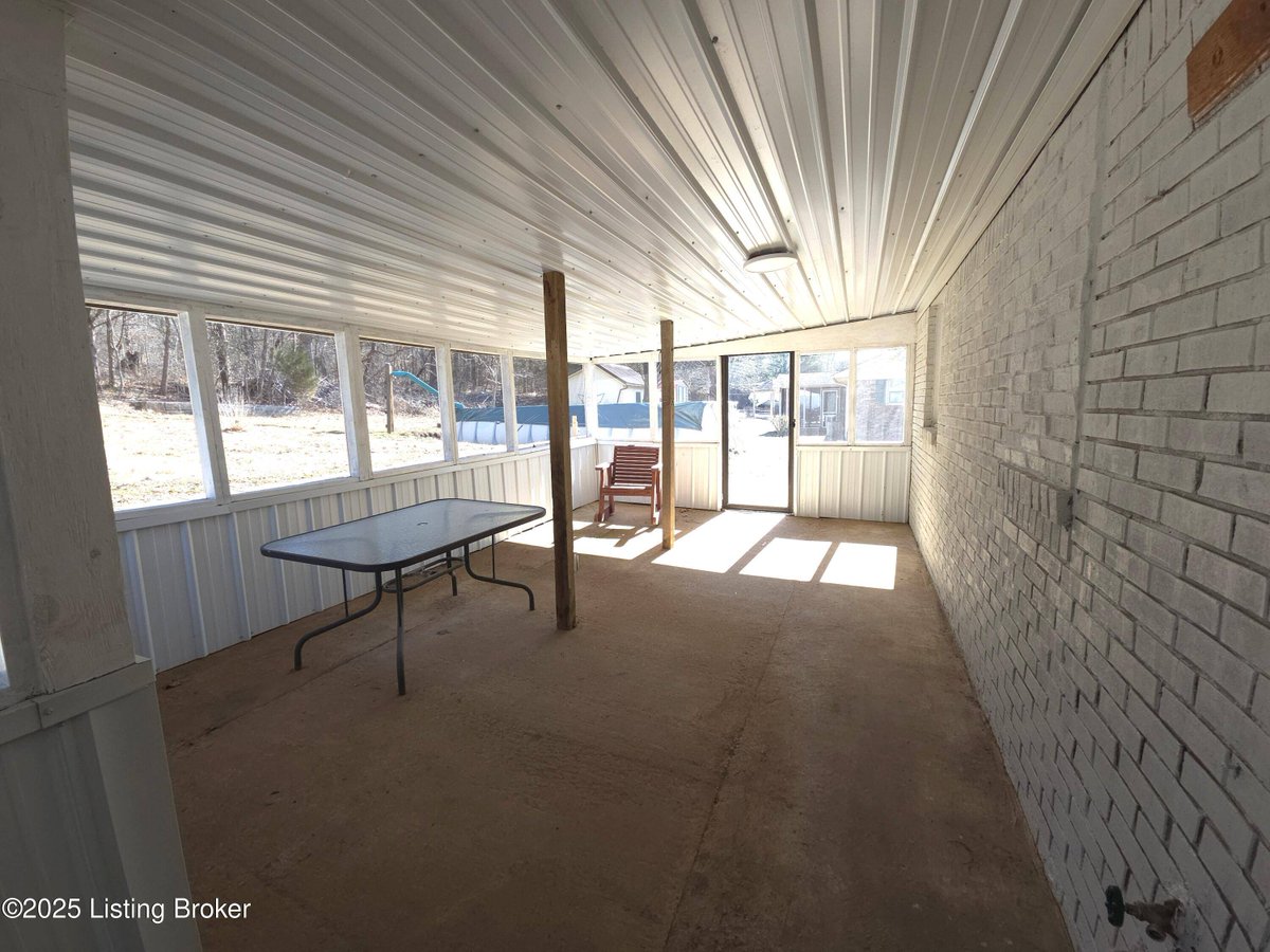 closing_ky's tweet photo. 125 Goodman St, Munfordville, KY 42765 just hit the market!
🛏 4
🛁 2.0
🏡 1,450
❤️ $229,000
Take a look at this incredible place!: https://t.co/0b4kwHYQVg https://t.co/dYWXT5YNqh