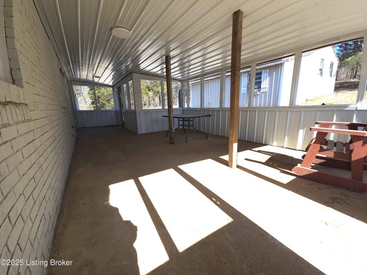 closing_ky's tweet photo. 125 Goodman St, Munfordville, KY 42765 just hit the market!
🛏 4
🛁 2.0
🏡 1,450
❤️ $229,000
Take a look at this incredible place!: https://t.co/0b4kwHYQVg https://t.co/dYWXT5YNqh
