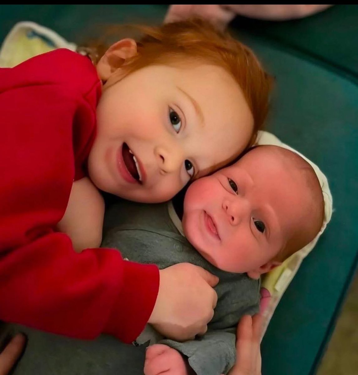 Kakoux's tweet image. Parce qu’on espère encore et on ne peut pas y croire #Bibas #Otages #7Octobre2023 #BringThemHomeNow 🎗️🎗️🎗️🧡🧡🧡