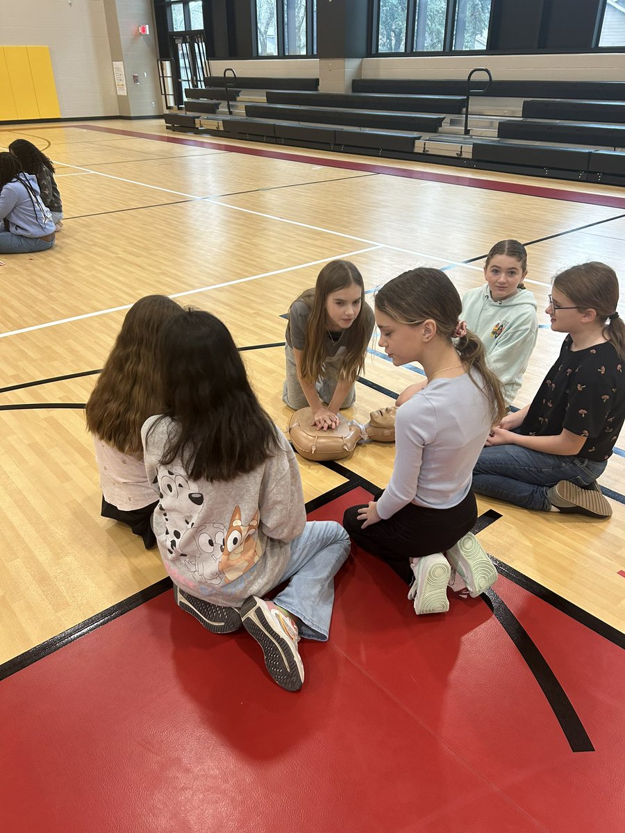 Learning life saving skills today!@HumbleISD_HHE