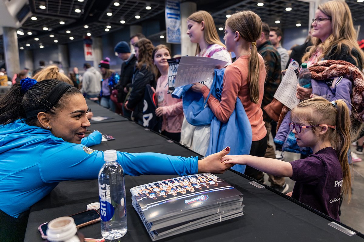 Making memories with NovasNation after Sunday's match 🖊️📸

#OmahaSupernovas #NovasNation