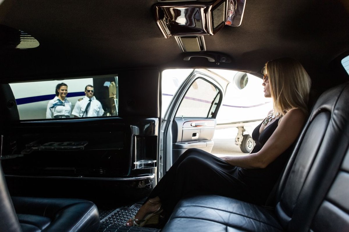 Why settle for ordinary when you can ride in excellence? Our executive transportation provides the finest experience in Conroe, TX. Schedule today for a seamless and stylish ride! 

#ExecutiveTransportation
transportationservicesconroe.com/executive-tran…