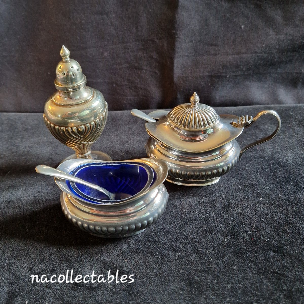 nacollectables's tweet photo. Another set of silver plate in Regency style design, lovely shapes on these, all marked Ashberry underneath.
@EverRotating #vintageshowandsell #silverplate #cruetset #Ashberry #vintagestyle #vintagedesign #vintagehome #Ashberry https://t.co/cSsKsp1KT1