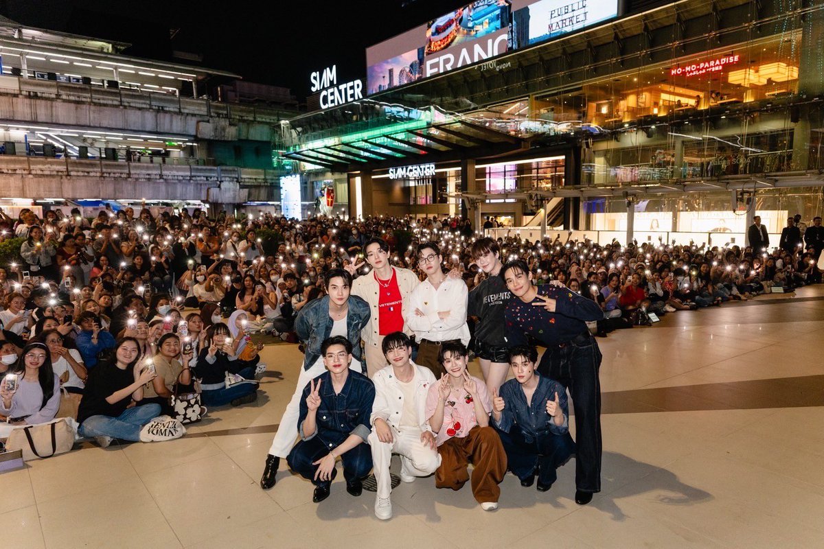 siam_center's tweet photo. “เพราะรักนำทาง” พาให้ทั้ง 9 หนุ่ม เอิร์ธ-แม็กกี้-บาส-เงิน-โอ๊ต-บีเวอร์-ต้นหลิว-พาย-กอล์ฟ มาเจอกับความรักทั้งพันกว่าคนที่สยามเซ็นเตอร์ในวันนี้ 💕✨ 

ป.ล. ทุกคนเก่งมากเป็นระเบียบสุดๆ ไม่มีใครกรี๊ดเลย ขอบคุณที่ให้ความร่วมมือน้า 🫶

SIAM CENTER VDAY 4EVERYOU
#SiamCenterxFoureveryou

#SiamCenterXOXO #FriendofSiamCenter #FoureverYouProject
#cooheart #NgernOat #MaxkyBas #BeverTonliew #PieGolf
@FourEverProject @wabisabiTH