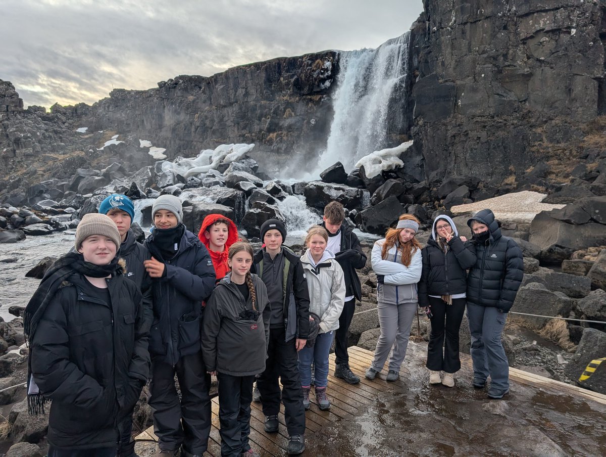 First waterfall of the trip 😁 Þingvellir