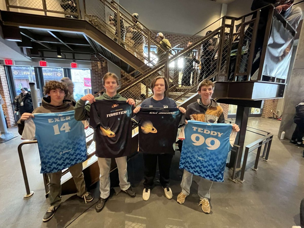 ToasterR6's tweet image. Despite ICE deporting us from our bnb at 3AM I still had a blast in Boston. It’s Always a great time getting to meet everyone. #PANG #BostonPorchPisser #JCT4L