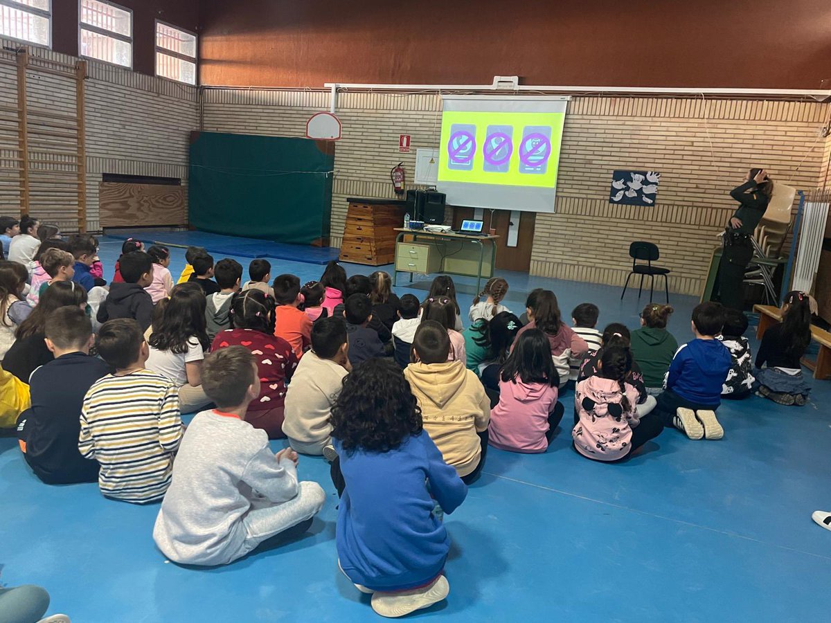 Escuela de Ólvega tweet media