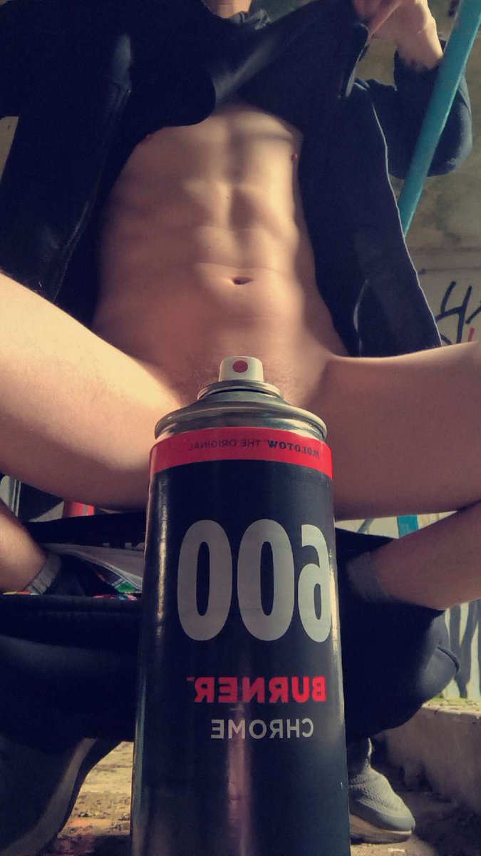 SlaveSkinnyFr's tweet photo. Vous préférez avec ou sans la bombe ? https://t.co/XK4FxXPT2S