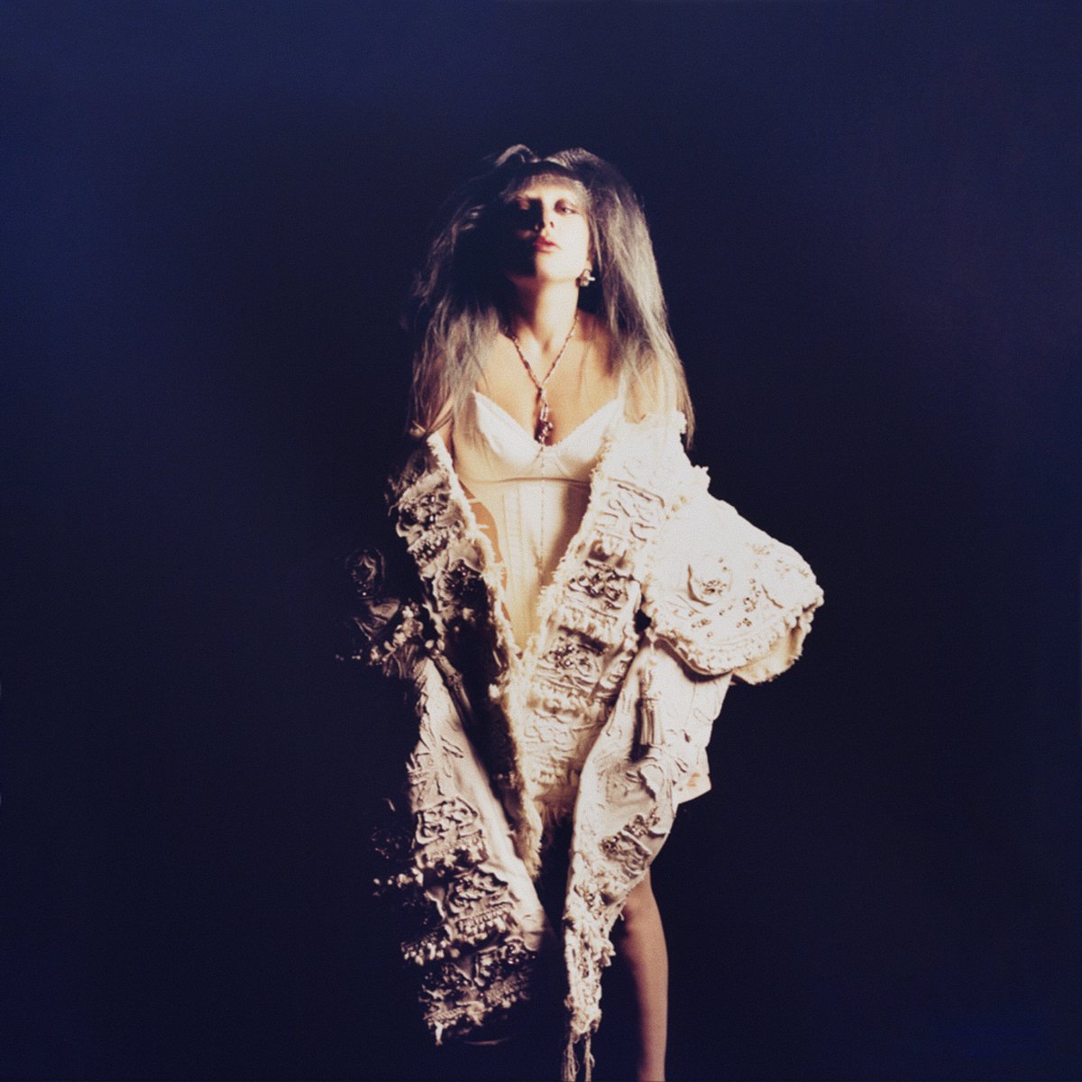 antpats2's tweet image. THE TARGET DELUXE MAYHEM TRACK IS TITLED "KILL FOR LOVE" AND THE WEBSTORE DELUXE BONUS TRACK IS CALLED "CAN'T STOP THE HIGH" 

WE ARE GETTING 16 TRACKS