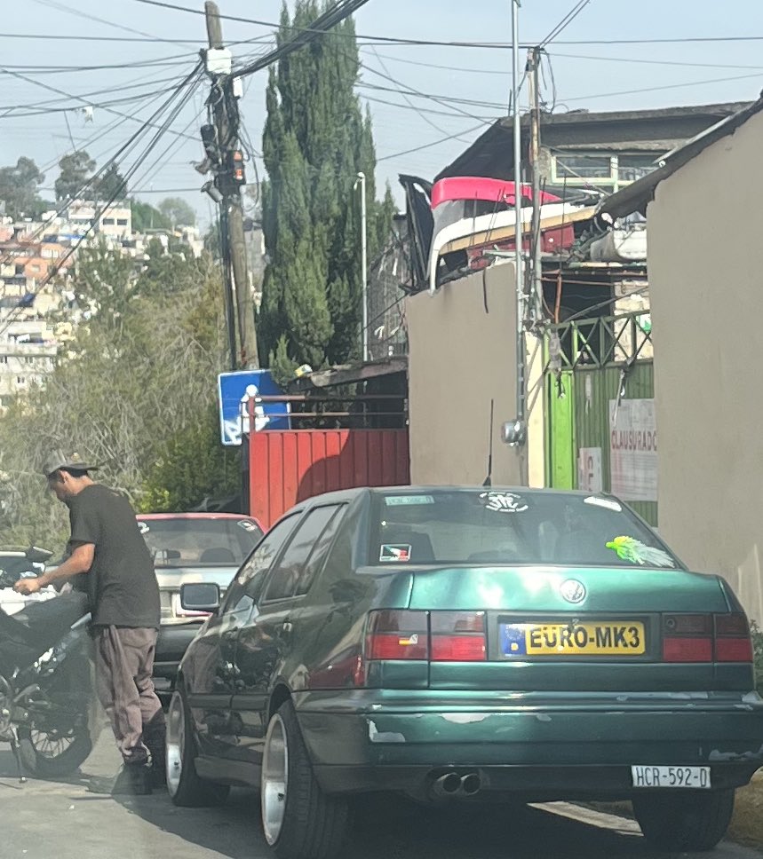anaidlanem's tweet photo. @SSC_CDMX En pirules 10 el tanque hay un taller mecánico que según está clausurado y siguen trabajando como si nada, además de que la calle se llena de taxis y gente malviviente y drogada. Solicitamos apoyo para supervisar esta situación. https://t.co/7wKrhVtQfd