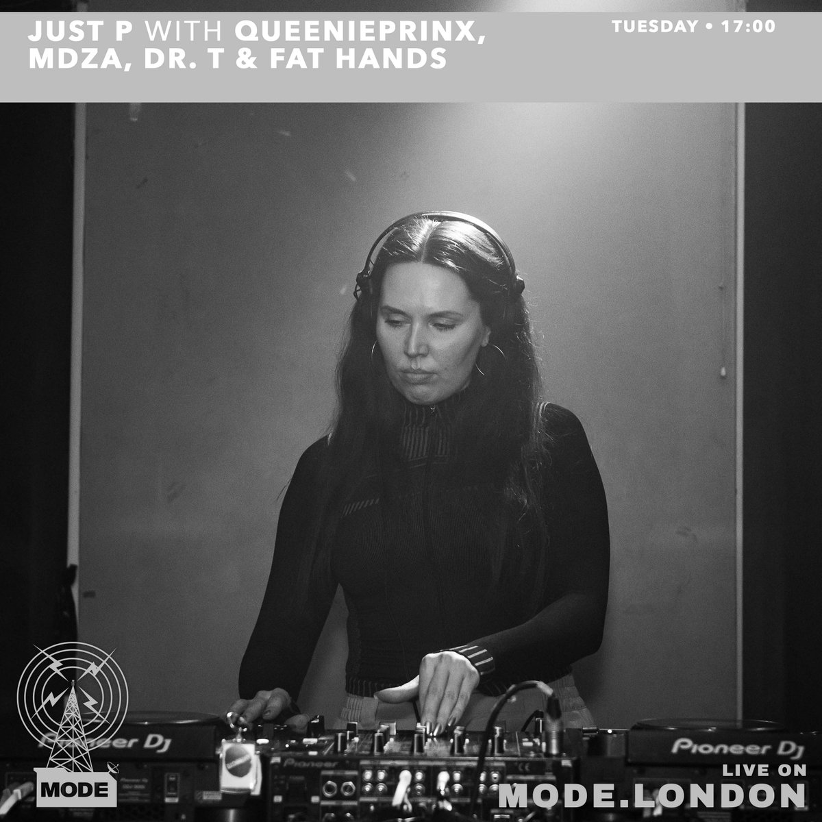 Moderadiolondon's tweet image. #JustP live in session joined by #QUEENIEPRINX #MDZA #Dr.T &amp;amp; #fathands getting the party vibes going with UK Funky, UK Garage, Baile Funk &amp;amp; Afro House

Mode.London