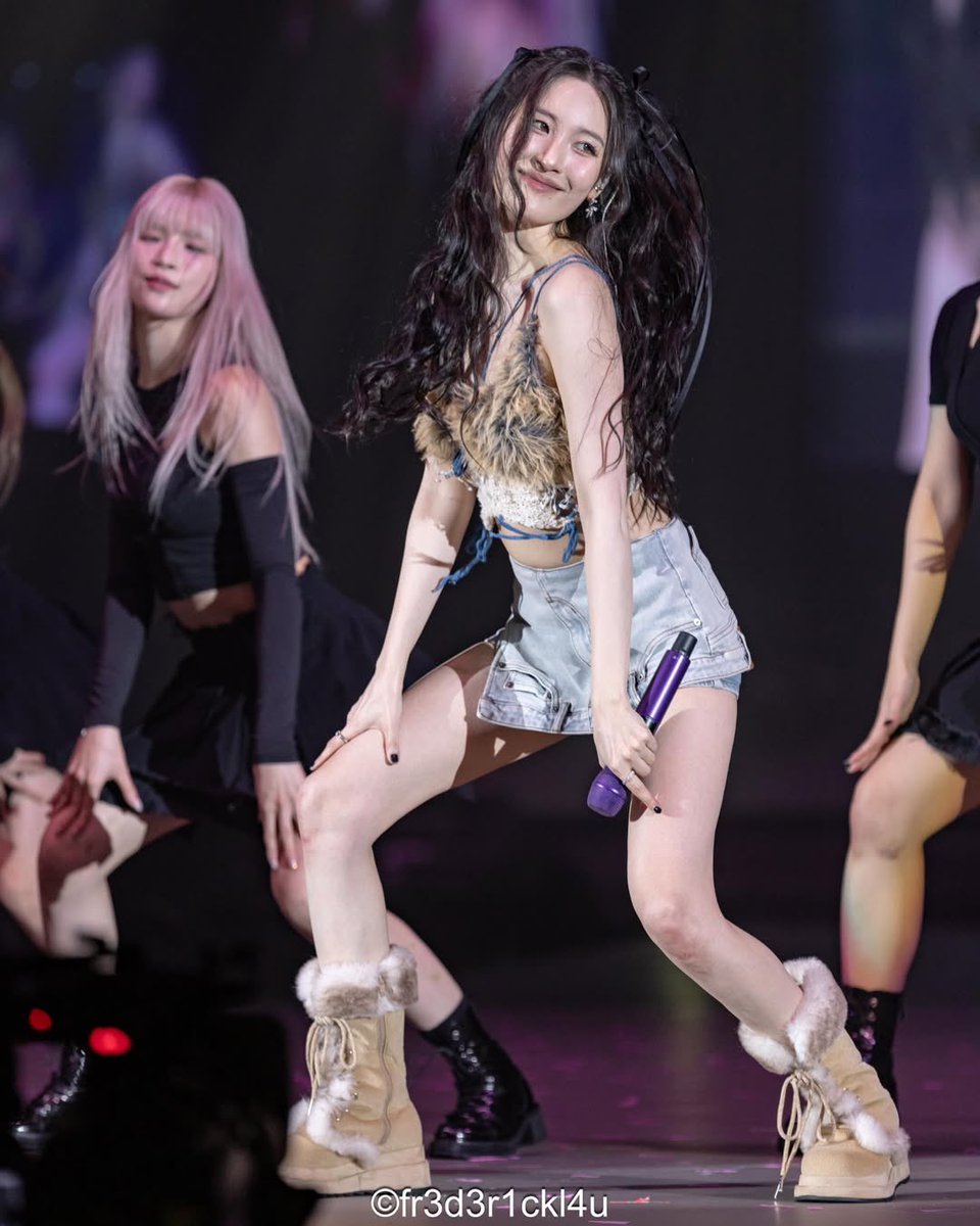miyanepearl's tweet photo. Every single photo of this event is just absolutely stunning
#SUNMI #선미 #宣美 cr@fr3d3r1ck_l4u
#KATCHTHEPOP @miyaohyeah https://t.co/cCq2x6hLvT