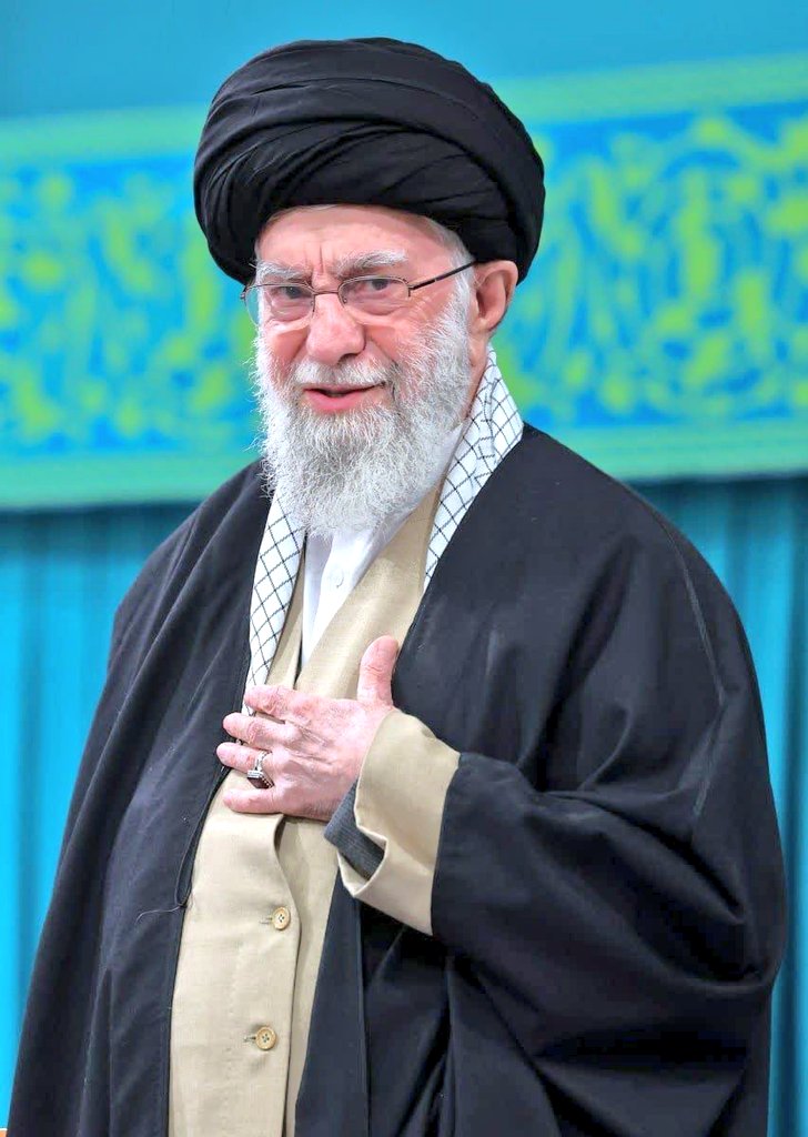 خار چشم ترامپ و نتانیابو - امام امت 
سلامتیش یه صلوات بفرستیم ؟ 😍
#لبیک_یا_خامنه_ای