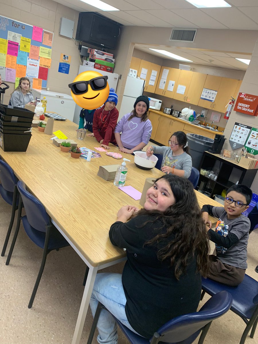 Mrs. Petrozza tweet media