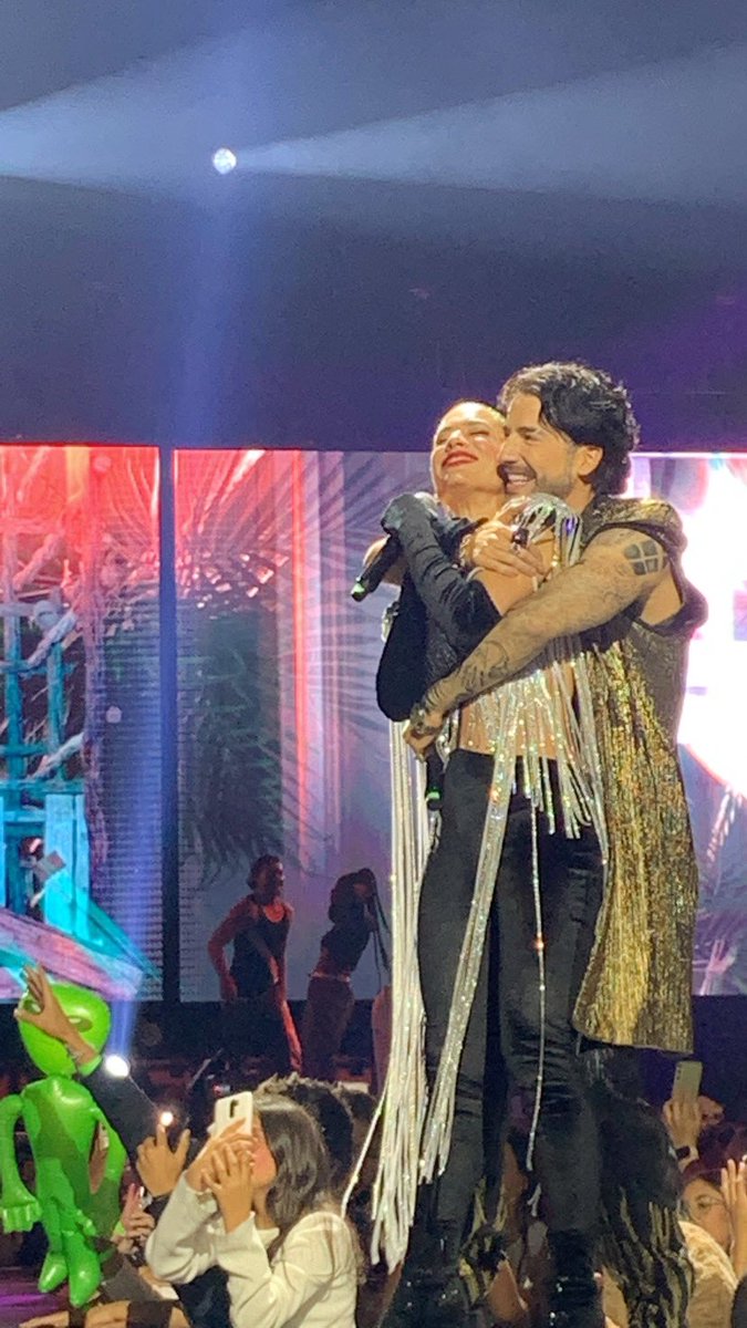 goldencharleimy's tweet photo. ESTÁN ENAMORADOS https://t.co/7Kc9AP5aYE