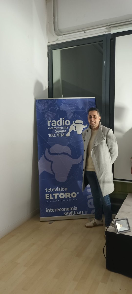 Tercer invitado a la mesa de solistas :

Antonio Jesús Castaño, solista y miembro de la direccion musical de Tres Caídas de Triana.
