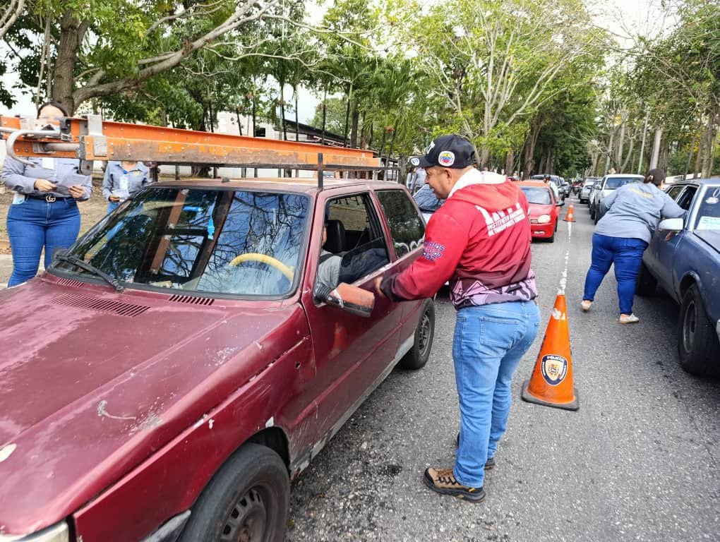 InttContigo's tweet photo. El #INTT San Felipe participa activamente en la campaña de prevención vial “Conduce por la Vida” en el estado Yaracuy.  ¡INTT garante de la seguridad vial! https://t.co/htoz40CYwt