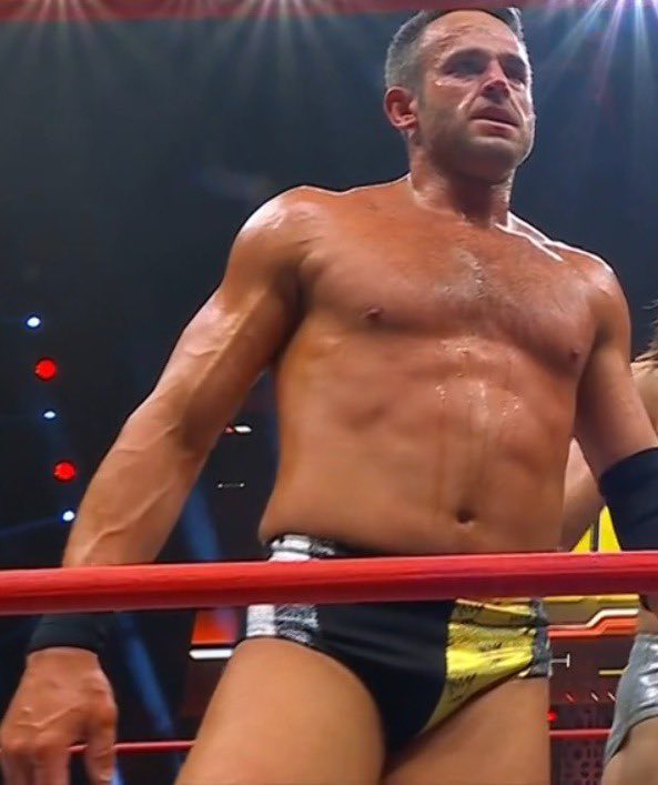 Clark Kent. | NOT @RoderickStrong tweet media