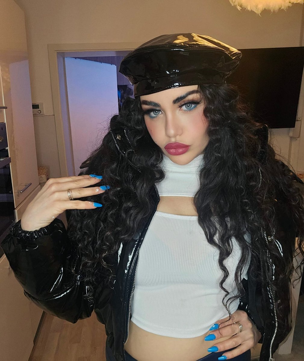 CandyPain0707's tweet photo. Drück ab oder verpiss dich, du erbärmlicher Freak! 👸🏻💸🖕🏼 https://t.co/aKfSgugZLs