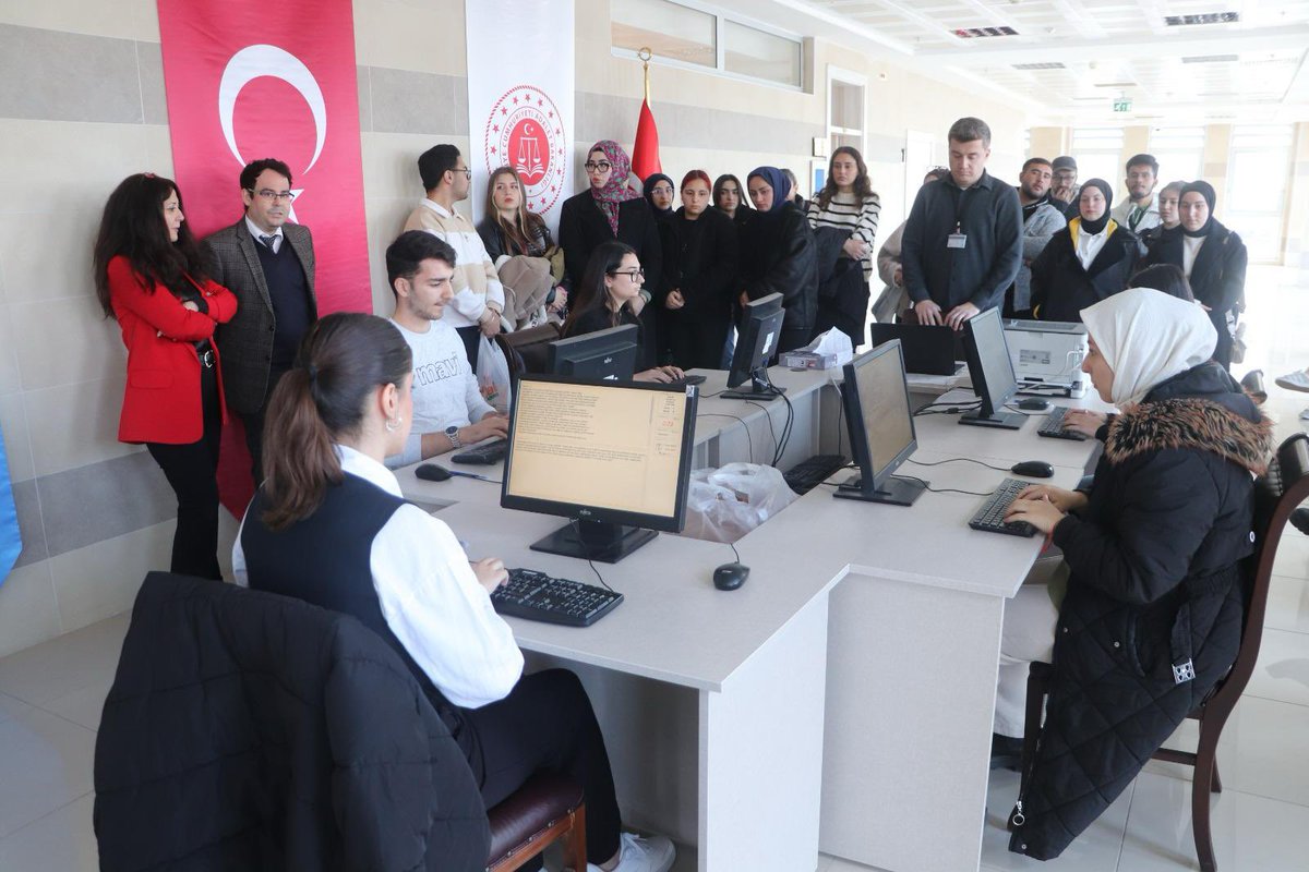 Cumhurbaşkanlığı Yetenek Her Yerde Trakya Kariyer Fuarı ve Personelin Sesi Adaletin Nefesi etkinliklerimiz Çanakkale’de devam ediyor. Aidiyet duygusunu pekiştirmek adına personel ile bir araya gelerek etkinlikler düzenlendi. 
Program kapsamında, klavye yarışması ve kurgusal