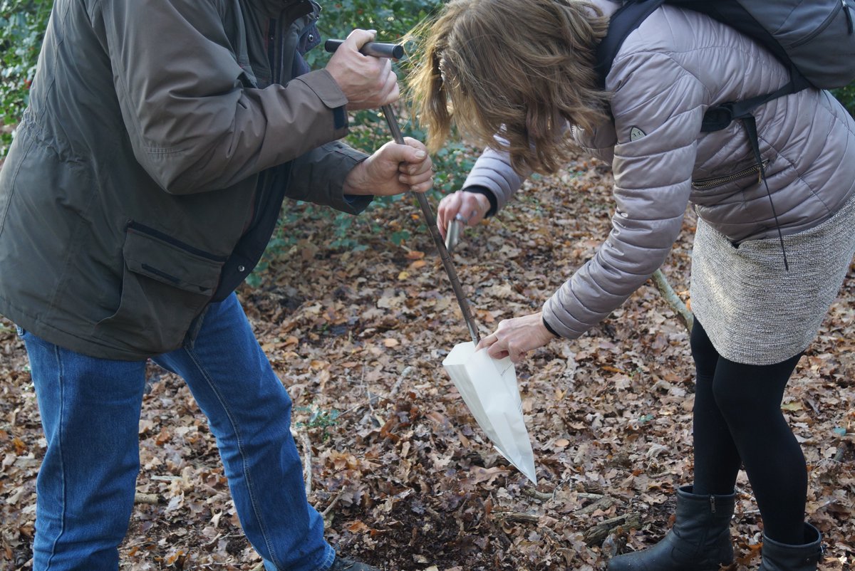 Deze winter namen wij bodemmonsters in natuurgebieden in het hele land. Is de bodem geschikt voor de natuur die men er wenst? Bodemonderzoekers doen de analyses. De 1e resultaten worden gedeeld tijdens regio-avonden. Van harte welkom! 
Info+aanmelden: stichtingagrifacts.nl/staf-lezingen-…