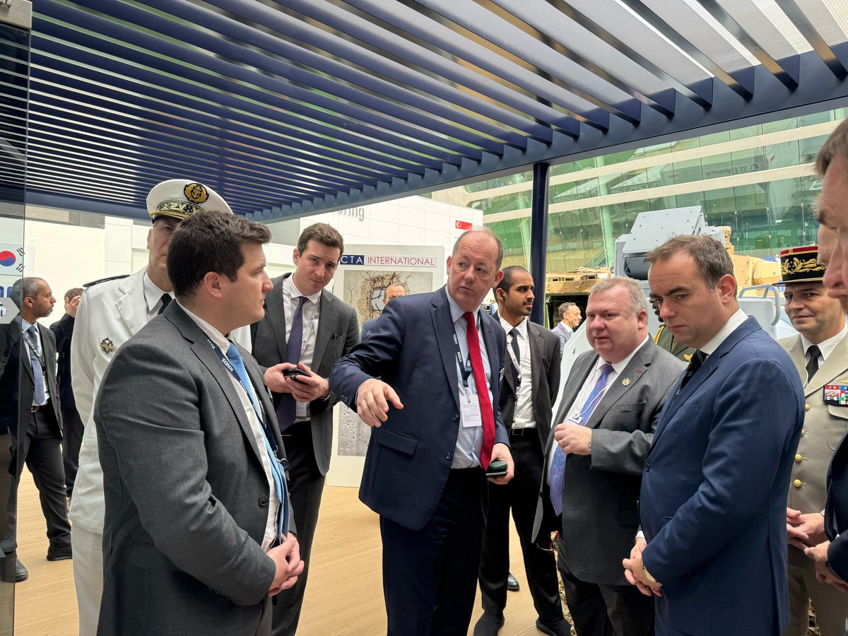 KNDS France répond présent à l’édition 2025 du salon IDEX à Abu Dhabi !

L’occasion de souligner l’ancrage de KNDS France aux Emirats Arabes Unis notamment en vue de la modernisation des chars #Leclerc des forces armées émiriennes, mais aussi de rappeler notre volonté