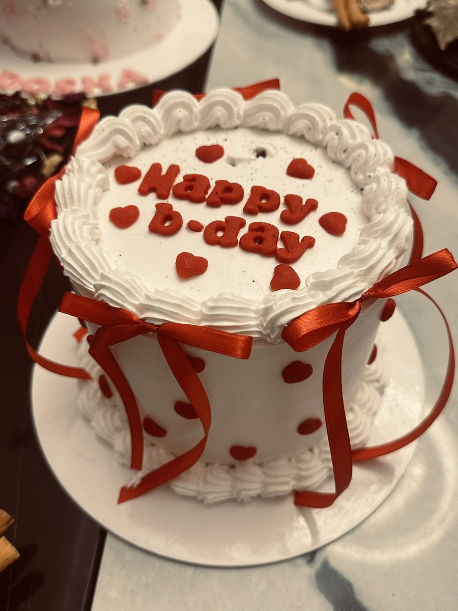 Nadoushanadaa's tweet photo. “ My BirthDay Cake 🎂 “ https://t.co/hVtzMG1c7P