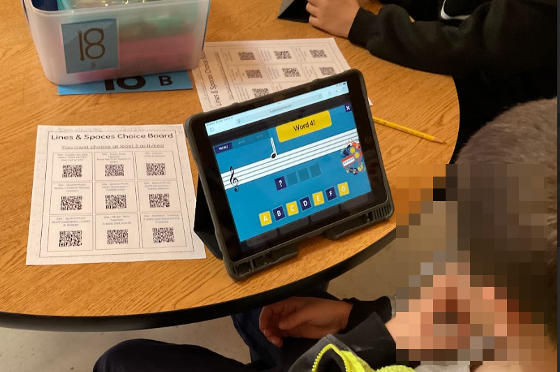 DLS_Galvan's tweet photo. 🎶 Shout out 📢 to an #EduRockstar music teacher, Mrs. Shepard @MustangsIreland using a creative choice board to teach notes on lines & spaces! 🎼✨ Students are rocking their music skills with voice & choice! 👨🏫🎵 #RBIS #TTA 🎸💙@techECISD https://t.co/Xm0FOfit77