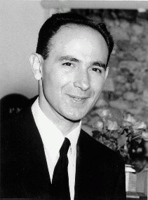 marigaby000's tweet photo. En 1962, #FernándezMorán fue contratado como profesor del Departamento de Biofísica de la Universidad de Chicago,donde concibió y desarrolló el ultramicroscopio electrónico de alta resolución, en esa universidad recibe la distinción de profesor vitalicio #InfocentroGuárico https://t.co/mIcnKw0evB