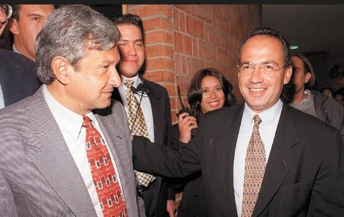 Los chairos odian a Felipe Calderón por tres razones.

1. Derrotó a López en la elección de 2006.

2. Calderón tuvo la valentía de enfrentar al crimen organizado, mientras que Obrador fue un cabarde que se alió con el narco.

3. Felipe fue mejor presidente que AMLO.

Punto.