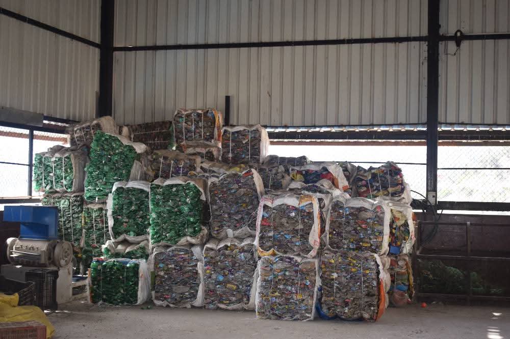 dcdodaofficial's tweet photo. Deputy Commissioner Doda @harvinder_ias inspects the MRF at Akramabad, emphasizing waste segregation &amp; recycling for a cleaner district. Assures full support to MC &amp; NGOs working on sustainable waste management.
@OfficeOfLGJandK
@OmarAbdullah
@diprjk
 #CleanDoda 
#Sustainability https://t.co/cPZbXKglk8