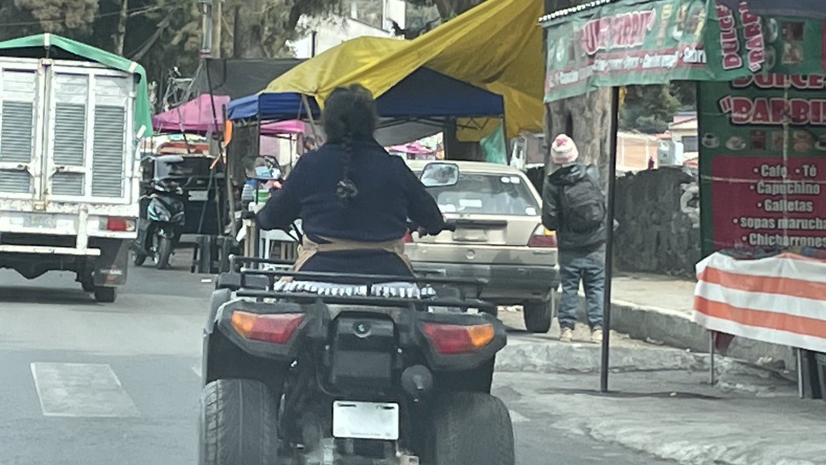 jorgemarianol's tweet photo. @SSC_CDMX Vehículos sin placas todo el tiempo en la colonia San Miguel Topilejo, alcaldía de Tlalpan en Ciudad de México, vehículos sin placas o con permisos, apócrifos todo el tiempo y tránsito, ni la policía Secretaría ni nadie hace nada https://t.co/zTklv2Fq2U