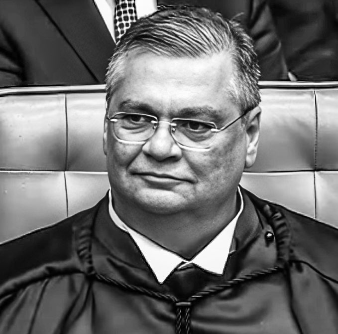 pedrorousseff's tweet photo. ⚠️ ATENÇÃO 

Flávio Dino ACABA de MANDAR a CGU apurar falta de detalhamento em R$ 469 MILHÕES de emendas parlamentares. 

- Dino VIROU um CALO NO SAPATO da extrema-direita CORRUPTA! 

GRANDE DIA!!! 🇧🇷👍 https://t.co/VZ52S9y3bL