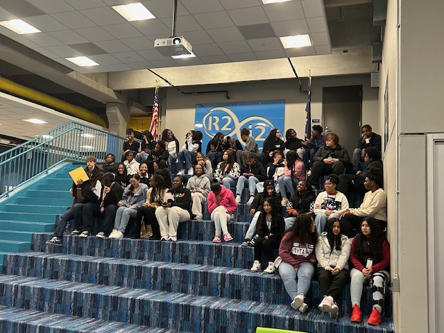 ther2i2edge's tweet photo. We had a great visit from 40 @WHS_Redhawks 9th graders this morning.  They sat in our classes and toured our fine center.  Looking forward to having them #jointheinnovation next school year!! @RichlandTwo @WHS_Redhawks @CounselorsatWHS @MrsTNicholson https://t.co/pQxZIbH87x