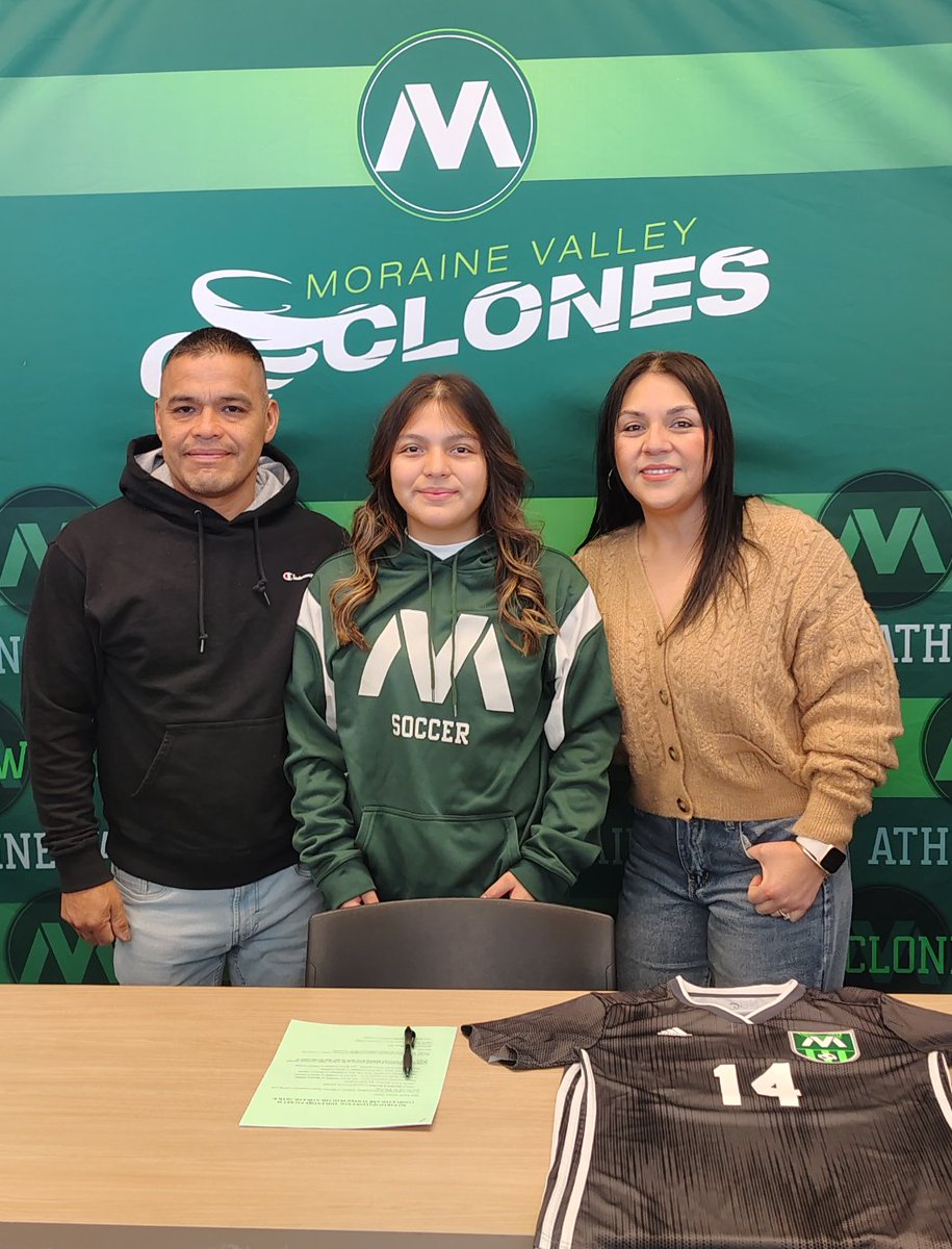 COMMITTED!! Women's Soccer announces the signing of All Conference Forward Itzel Alvarez of Evergreen Park HS. Welcome to the family Itzel!! #MVCC⚽💚