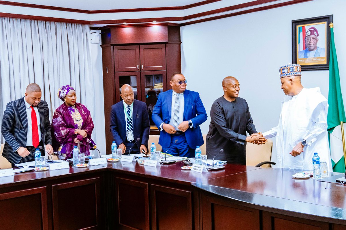stanleynkwocha_'s tweet photo. STATE HOUSE PRESS RELEASE

FG Moves To Fast Track MSMEs Growth, Sets Up C'ttee To Enhance Financing

** We'll be more deliberate in supporting small business owners to grow - VP Shettima

The Vice President, Senator Kashim Shettima @officialSKSM, has said that the federal government, working in collaboration with other stakeholders, will be more deliberate in ensuring growth in the Micro, Small and Medium Enterprises (MSMEs) space in Nigeria.
 
To this end, the National Council on Micro, Small and Medium Enterprises (MSMEs) has set up a committee to interface with the Central Bank of Nigeria to enhance the financing of small businesses in the country.

This was part of decisions taken on Tuesday at the first meeting of the National Council on MSMEs for 2025 held at the Presidential Villa, Abuja.

Speaking after deliberations by members, Vice President Shettima said the federal government, through its agencies and partners, has the moral burden of supporting growth in the MSME space and facilitating job creation across different sectors for Nigerians.

Reeling out the mandate of the committee, the Vice President said the efforts of the administration of President Bola Ahmed Tinubu @officialABAT in supporting small businesses, evident in important policies and programmes, need to be complemented by stakeholders, especially the private sector.

The committee headed by the Minister of State for Industry, Trade and Investment, Sen. John Enoh @OwanEnoh, has Ministers of Science and Technology; Women Affairs; Minister of State for Agriculture and Food Security and the Senior Special Assistant to the President on MSMEs as members.

Others include the CEOs of Bank of Industry, Small and Medium Enterprises Development Agency of Nigeria (@SMEDANGov), Bank of Agriculture (@BOINigeria), Nigeria Export-Import Bank (NEXIM Bank), Development Bank of Nigeria (DBN), Corporate Affairs Commission (CAC), Nigerian Investment Promotion Commission (@nipcng), Nigerian Export Promotion Council (@OfficialNEPC), and the representative of NACCIMA and the organized private sector.

In the same vein, Council also approved a loan scheme for MSMEs known as the syndicated de-risked loans for small businesses.

The scheme will be a partnership between state governments and financial institutions aimed at enhancing access to finance for MSMEs at single-digit rates across the country.

Vice President Shettima advised state governments to set up vehicles that are devoid of political interests to drive the implementation of the syndicated de-risked loans for the MSMEs scheme.

“Some of these initiatives are laudable and will need to outlive the present administrations in the States. Regardless of political affiliations, Nigerians must be seen to be the ultimate beneficiaries of these schemes that we are trying to put in place,” the VP stated.

Earlier, the Senior Special Assistant to the President on MSMEs, Mr Temitola Adekunle-Johnson @tjadekunle_, presented the ‘syndicated de-risked loans’ scheme for small businesses, seeking the cooperation of members and describing it as a game-changing programme to provide affordable and available loans for businesses.

He said the initiative is in acknowledgement of the President’s passion and commitment to the development of small businesses and aimed at providing more jobs for Nigerians.

In his presentation on the state of MSMEs in Nigeria, the DG SMEDAN, Mr Charles Odii @TheCharlesOdii, said the agency was proposing an initiative which was born from a 3-day MSME conference held in 2024.

He said the initiative known as the GROW Nigeria strategy is to provide guidance, resources, opportunities, and the workforce to support the about 40 million small businesses across 8 distinct sectors.

Present at the meeting were the Deputy Governor of Enugu State, Mr Ifeanyi Ossai @ifeanyimossai; the representatives of the Governors of Benue and Katsina States; the Minister of State for Industry, Trade and Investment, Sen. John Enoh; Ministers of Science and Technology, Mr Uche Nnaji; Women Affairs, Hajiya Imaan Sulaiman-Ibrahim; Minister of State for Agriculture and Food Security, Sen. Aliyu Abdullahi; representative of the Governor of Central Bank of Nigeria.

Others are the CEOs of Bank of Industry (BOI), Bank of Agriculture (BOA), Nigeria Export-Import Bank (NEXIM Bank), Development Bank of Nigeria (DBN), Corporate Affairs Commission (CAC), Nigerian Investment Promotion Commission (NIPC), Nigerian Export Promotion Council (NEPC), NAFDAC, Standards Organisation of Nigeria (SON); National Bureau of Statistics (NBS); the Presidents of NACCIMA and National Association of Small and Medium Enterprises (NASME).

Stanley Nkwocha
Senior Special Assistant to The President on Media & Communications
(Office of The Vice President)
18th February, 2025