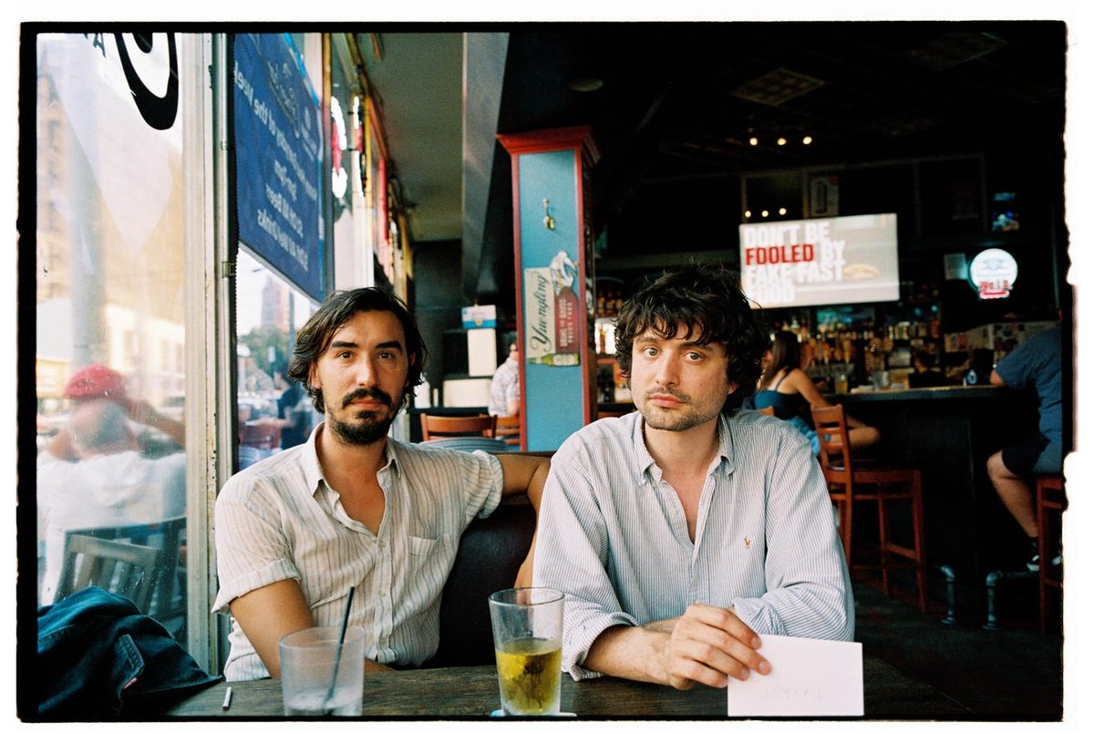 good news klaxon - not even this horrid cold (flu? who knows) can stop me sharing.... the <a href="/Flyteband/">Flyte</a> boys are back with gorgeous new tune I'm Not There. listen on the blog ⬇️

coolmusicandthings.co.uk/2025/02/listen…

📸: Madison Rensing