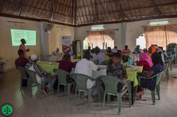 lamuminority's tweet photo. Over 20 community land activists from all the 10 wards are participating in this training programme at Mahrus Hotel, Lamu County @CLAN_Kenya @TARCC_Kenya @katibainstitute https://t.co/GX4pVVnBgJ
