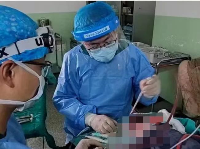 Salute to the Chinese medical team to Eritrea.On February 10, the Chinese medical team successfully performed an emergency craniotomy on a 6-month-old infant who had suffered an accidental fall, thereby saving the baby's life.