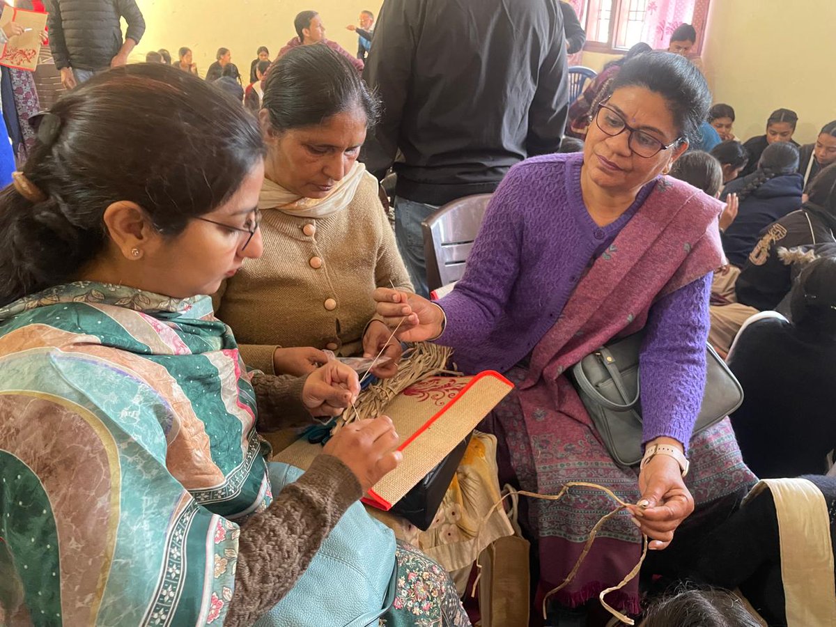 sdsgfoundation's tweet photo. @sdsgfoundation conducted #TrainingWorkshop for #Students &amp; #ECO Club Incharges on Gainful Utilization of #WaterHyacinth at GGSSS,Railway Mandi,Hoshiarpur Under #EEP 24-25 on 17/2/25 #ChooseLiFE #MissionLiFE
@moefcc @PSCST_GoP @PbGovtIndia @PritpalPSCST
@KSBathPSCST @susangeorgek https://t.co/ap5g53bv2T