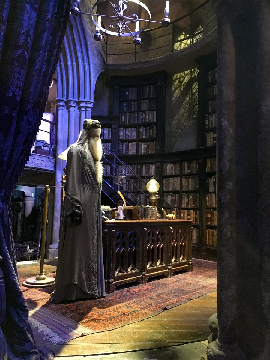 disfrutaelviaje's tweet photo. ¿Eres fan de #HarryPotter ? 
⚡️Por aquí lo somos y mucho, por eso te invitamos a descubrir los estudios de  @wbtourlondon y a recorrer Christ Church en Oxford, donde puedes encontrar el Gran Comedor original de la primera película.
Léelo todo aquí: 
https://t.co/u6oovBwYb9 https://t.co/Uc3FD1thhZ