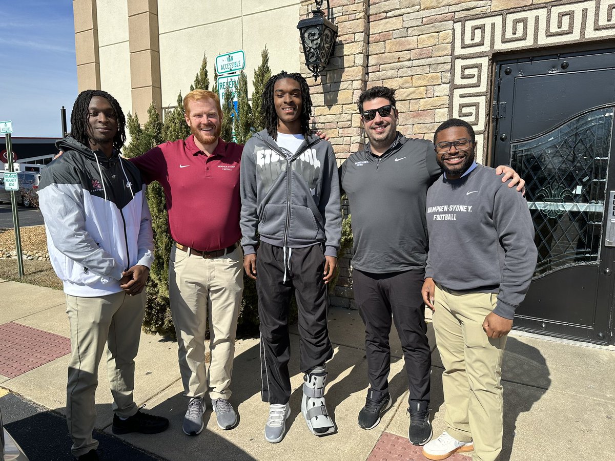 Xzavior Wiggins (@iamxzavior) on Twitter photo Big thanks to some of the coaches from HSC Football for coming down to the 2-5 to eat and talk!
<a href="/Coach_Luvara/">Vince Luvara</a>
<a href="/CoachTPorterWR/">Tayshaun Porter</a>
<a href="/ZachZullinger/">Zach Zullinger '07</a>
<a href="/coachpeeg/">Coach Jadin Davis</a> Big thanks to some of the coaches from HSC Football for coming down to the 2-5 to eat and talk!
<a href="/Coach_Luvara/">Vince Luvara</a>
<a href="/CoachTPorterWR/">Tayshaun Porter</a>
<a href="/ZachZullinger/">Zach Zullinger '07</a>
<a href="/coachpeeg/">Coach Jadin Davis</a>