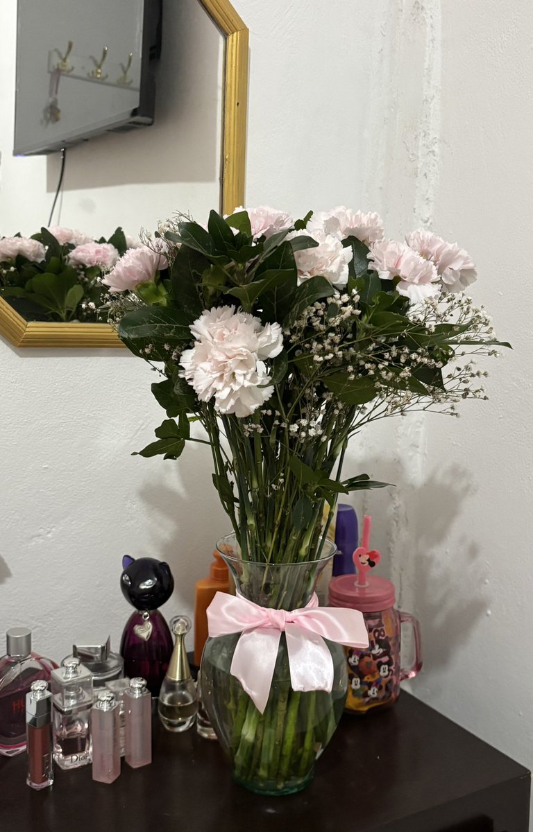 Lo bonito que es recibir flores y despertar viendo esto todas las mañanas…