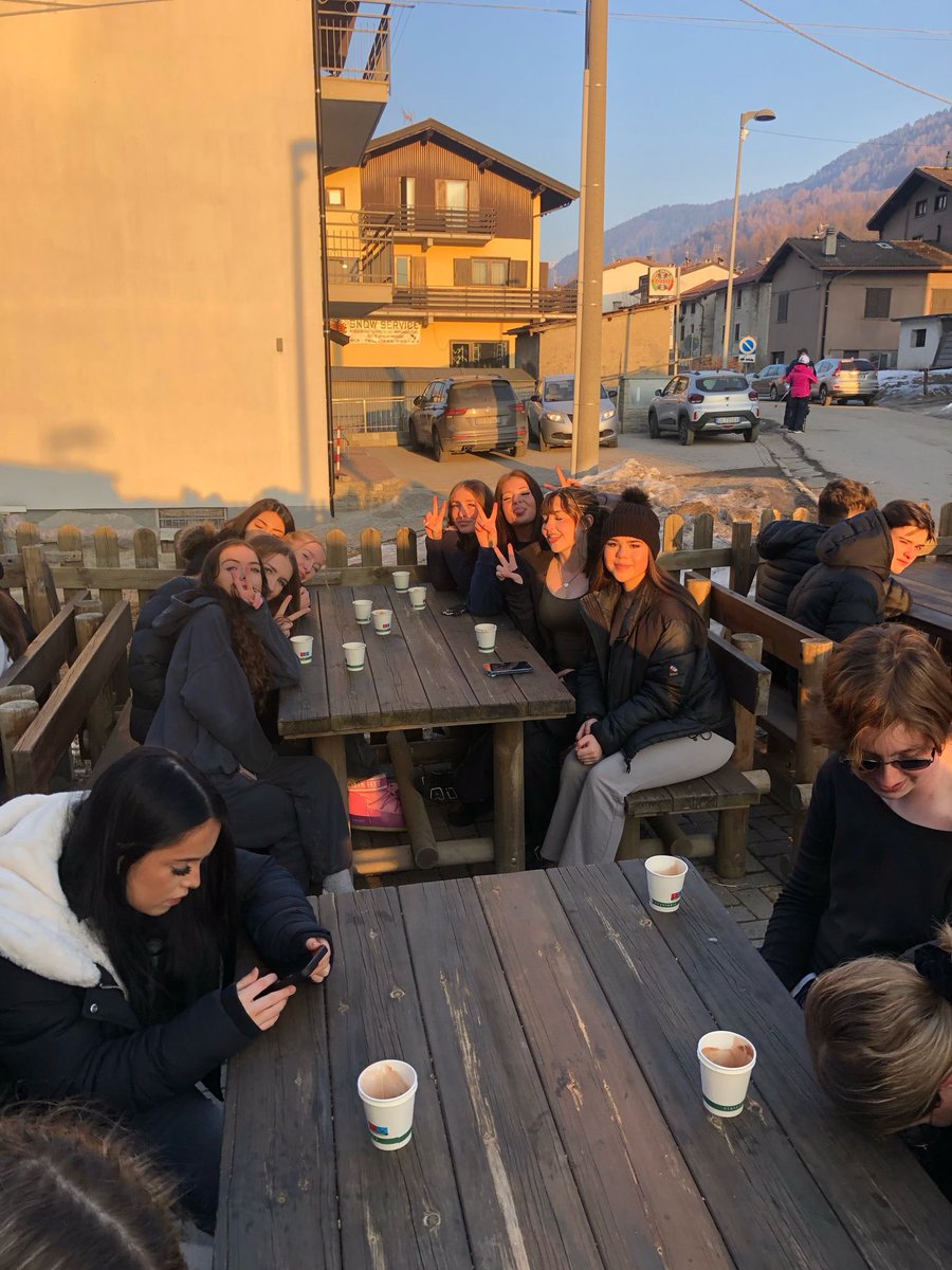 SJP Ski tweet media