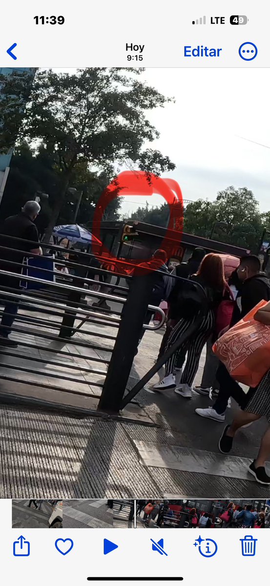serj9021's tweet photo. @MetrobusCDMX 
Semáforo 🚦 
Una vez más el asco de microbuseros que tienen.

Los trabajadores representan los valores de la empresa.

Son un servicio nefasto 💩 https://t.co/OPH6iRQQcK