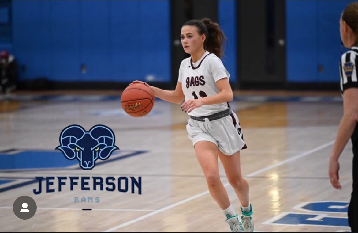 ADRobinson3's tweet photo. Per her Instagram: @GVWBB senior / @delcogoats point guard @kyliemulhollan has committed to Jefferson
Four-year varsity player for GV is a 1,000 point scorer and makes plenty of winning plays on both sides of the ball https://t.co/ljBsvYtJOP